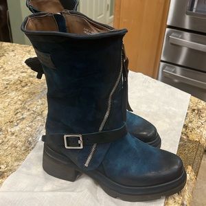 Gorgeous ocean blue A.S.98 boots. Size 41